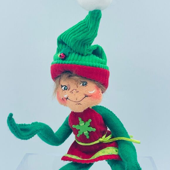 2011 Annalee Winter Christmas Elf Shelf Sitter Posable Doll Apron Green Hat - Picture 2 of 9